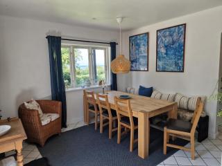 Spacious Waterfront Family Holiday - 4