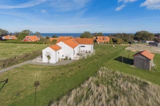 Modern Holiday Home With Sea View For 8 - 9