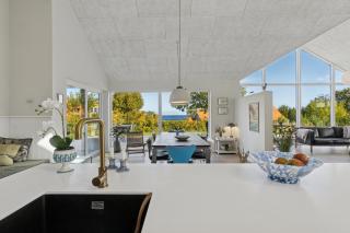 Modern Holiday Home With Sea View For 8 - 4