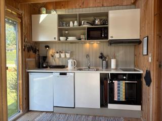 Cozy Small Holiday Home With Sea View - Østerby - 8