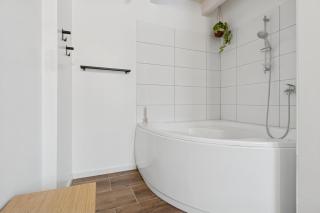 Spacious Holiday Home In Bornholms Nature - 4
