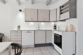 Holiday Apartment With Sea View - 6