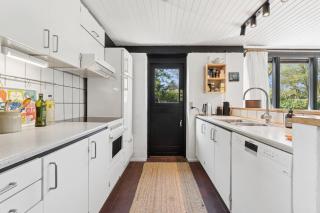 Lovely Holiday Home Near The Water - 9