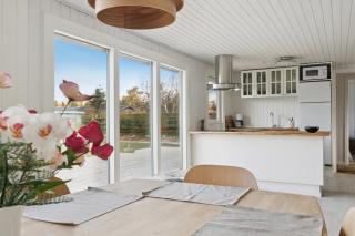 Bright Holiday Home With Sunny Terrace - 8