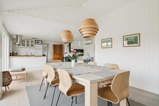 Bright Holiday Home With Sunny Terrace - 4
