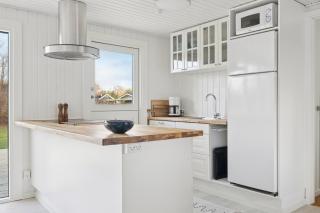 Bright Holiday Home With Sunny Terrace - 1