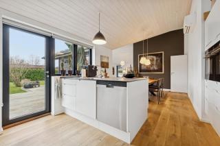 New Holiday Home Close To The Beach - 2