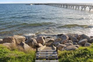 Family-Friendly Beachside Holiday Home - 9
