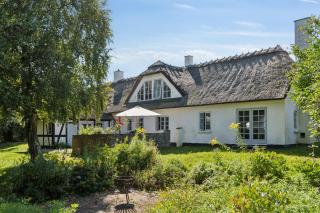 Idyllic Half-Timbered House For 10 Guests - Kettinge - 0