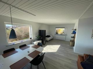 Front-Row Holiday Home With Sea View - 7