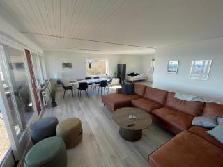 Front-Row Holiday Home With Sea View - 4