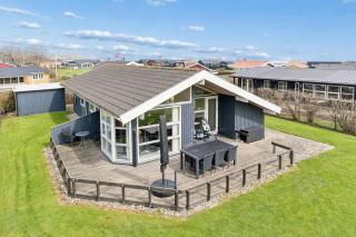 Holiday Home With Indoor Spa Near The Sea - 9