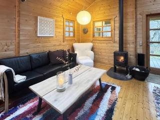 Cozy And Modern Holiday Home In The Woods - 0