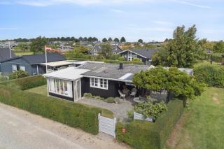 Classic Danish Holiday Home - 0