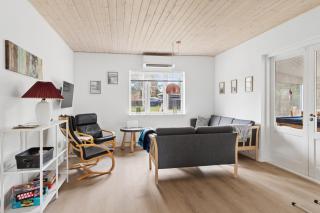 Active Holiday In Large Home With Garden - 8