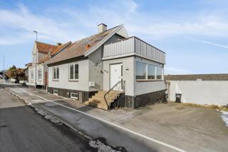 Centrally Located Townhouse With Portseaviews - 0