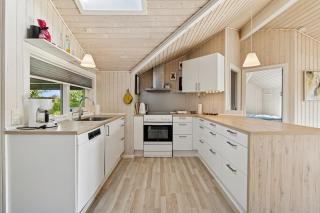 Cozy Holiday Home Near Beach And Town - 8