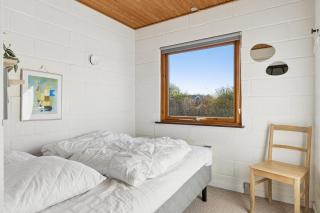 Cosy Holiday Home For 6 Near Beachsea - 3