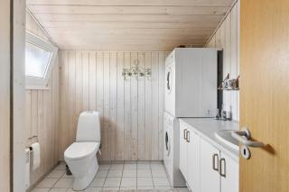 Charming Holiday Home Near The Beach - 2