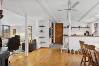 Cozy Cottage Near Swimming Lake - 8