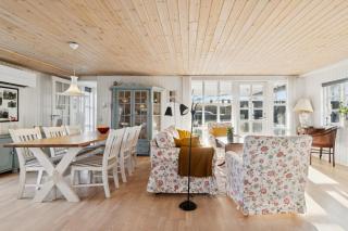 Classic Holiday Home Near Beach And Nature - 5