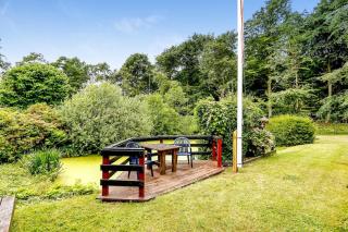Charming Vacation Home On Large Grounds - 4