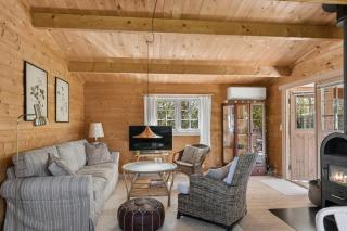 Charming Timber House With Sauna Near Beach - 7