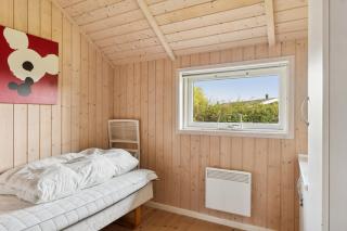 Cozy Cottage Near Beach With Fenced Garden - 1