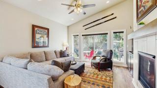 Modern McCall Family Retreat Loft AC Deck - 7