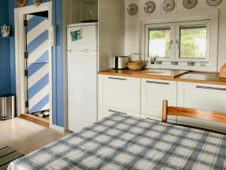 Family Cabin By The Sea With Private Pier - 4
