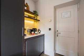 Modern Suite- WiFi, TV & Comfort-First Floor - 2