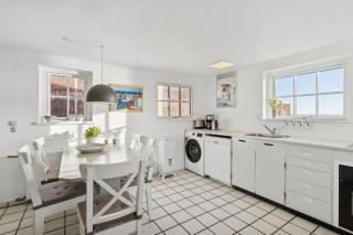 Family-Friendly Beachside Holiday Home - 6