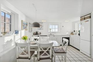 Family-Friendly Beachside Holiday Home - 4