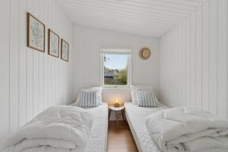 Charming Holiday Home With Baltic Sea Views - 4