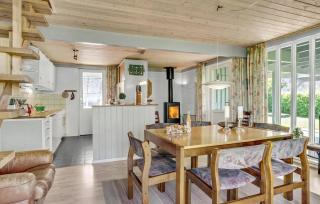 Perfect Setting For A Family Holiday By Sea - 2