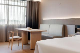 Zhangjiajie JI Hotel- New hotel, Free pick up service, Free shuttle service for Tianmen Mount Cableway, Smart Hotel&Root Service,King Koil mattress, Toursim Service&English Customer Service - 1