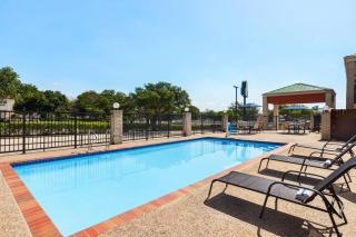 Days Inn by Wyndham San Antonio Near Fiesta Park - 3