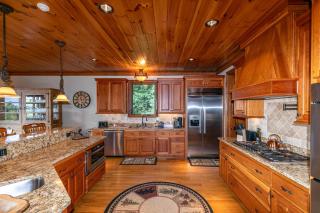 Haven at Headwaters Long-range Mountain Views Pet Friendly with Game room - 2