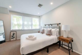 Hampton Bays Townhouse - Pool Beach Access - 7