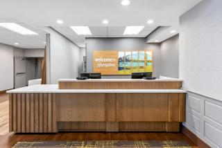 Hampton Inn & Suites Scottsburg - 2