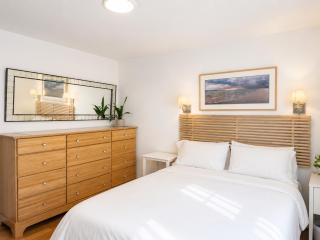 Spacious Cambridge Room, Walk to Harvard - 9