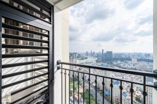 The Grand Urban Retreat at Vinhomes Central Park - 8