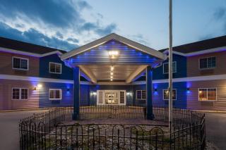 AmericInn by Wyndham Lake Mills - 5