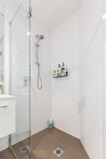 2BR Prime Spot! Steps from Crown & Yarra River - 9