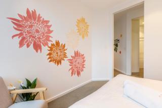 2BR Prime Spot! Steps from Crown & Yarra River - 4
