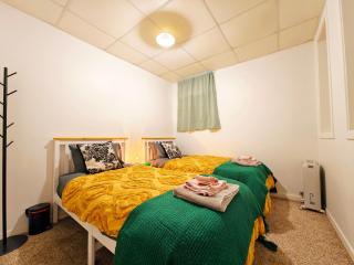 Spa Retreat Spacious 7 BRS 3 Baths Movie Lounge nice Garden with Parking - Auckland - 6