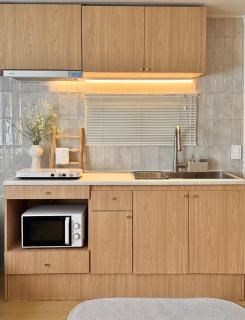 Yeonnam Studio near Hongdae Station & Airport Railroad - 1
