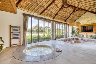 Villa El Gaucho: Brand New 9BDR Prime Location - 9