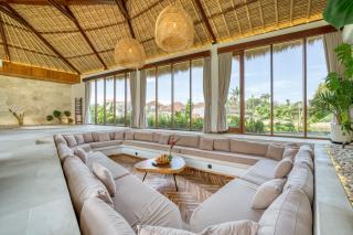 Villa El Gaucho: Brand New 9BDR Prime Location - 2