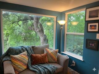 Stunning Modern Tiny Treehouse Home ️ Walk to UT Free Parking - 9